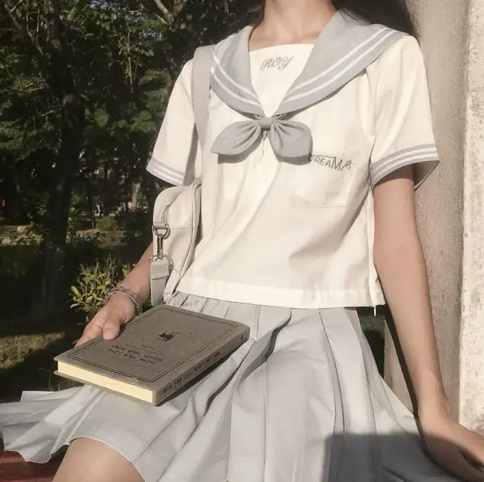 深锁春光一院愁